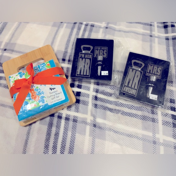 Me and mrs gift sets and cutting board gift set. New! - Picture 1 of 2